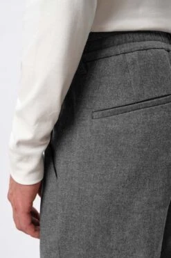 DRYKORN Casual Hose Mit Bundfalte In Softem Woll-Flanell Grau 10 DRYKORN Casual Hose Mit Bundfalte In Softem Woll-Flanell Grau -Drykorn Geschäft 10 40 120069 40393 CHASY 6310 04 a983e820d4f0f188a9ebc9e2b236cd2a201bdb28 720x1080