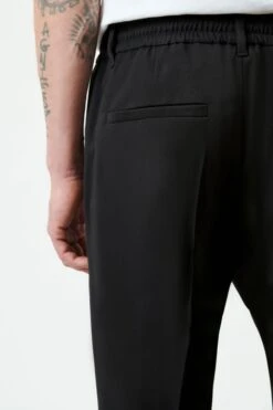 DRYKORN Casual Hose Mit Tunnelzug In Softem Flanell Schwarz -Drykorn Geschäft 10 40 120070 40671 JEXON 1000 06 7945ada5c3da710de099e3ea0cfbd977045cf7de 720x1080