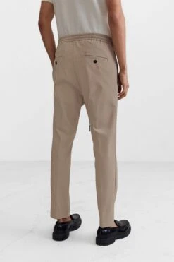 DRYKORN Techno Stretch Jogpants Beige -Drykorn Geschäft 10 40 122003 40473 JEGER 1720 03 ef67c61de9f7b9da56fba789c76d9bd6ba295c6f 720x1080