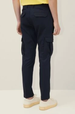 DRYKORN Cargo Pants Mit Bundfalte Blau -Drykorn Geschäft 10 40 122003 40524 LAGO 3110 03 74a49c6eb3b4d6628235641ff6e37801317a601a 720x1080