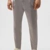 Casual Hose Mit Bundfalte Aus Baumwoll-Twill Grau 2 Casual Hose Mit Bundfalte Aus Baumwoll-Twill Grau -Drykorn Geschäft 10 40 122011 40393 CHASY 6601 01 2665683bc41b738fdeafa12d76686fb995d8939e 720x1080