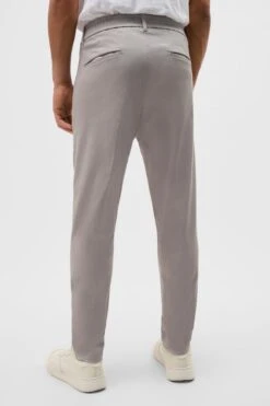 Casual Hose Mit Bundfalte Aus Baumwoll-Twill Grau -Drykorn Geschäft 10 40 122011 40393 CHASY 6601 03 fb0421051dbdf7680cb3318552c27a90d3f3b66c 720x1080