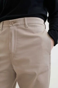 Herrenhose Beige -Drykorn Geschäft 10 40 122011 40601 TAVIS 1790 05 63c9d8fa12da5526045865322b5280b303c4e129 720x1080