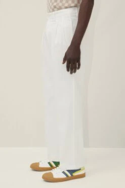 Weite Bundfaltenhose Aus Heavy Baumwoll-Stretch Off_white -Drykorn Geschäft 10 40 122037 40653 NETH 1930 04 c9fd5533802b7289bdfeab863099404fade0b78a 720x1080