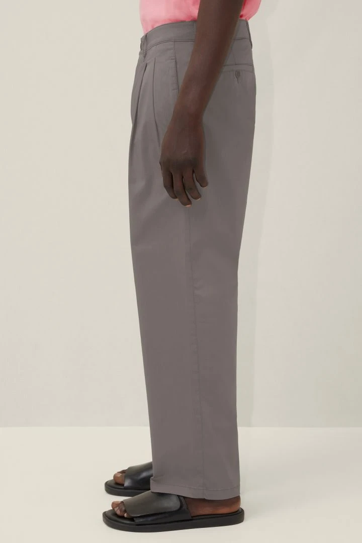 DRYKORN Weite Bundfaltenhose Aus Heavy Baumwoll-Stretch Grau 6 DRYKORN Weite Bundfaltenhose Aus Heavy Baumwoll-Stretch Grau - Image 4