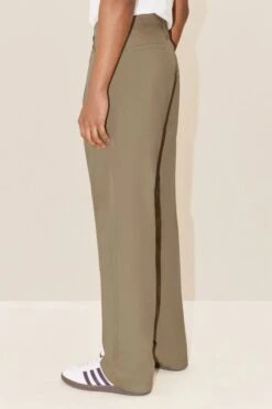 DRYKORN Chino Mit Geradem Bein In Baumwoll-Viskose Mix Braun -Drykorn Geschäft 10 40 122069 40664 TAVIS 2 1603 04 9c20eb3dccc7fc858f4b2322f0514875d92a4cec 720x1080