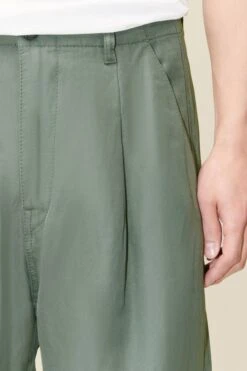 DRYKORN Relaxed Fit Workwear-Pants In Ramie-Baumwoll-Mix Grün -Drykorn Geschäft 10 40 122093 40668 BARKU 2505 04 116026ca7ad92ec70280b7fca0ce355e683851ac 720x1080