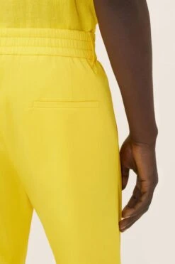 DRYKORN Casual Hose Mit Bundfalte Aus Baumwoll-Stretch Gelb -Drykorn Geschäft 10 40 122098 40393 CHASY 7401 04 0f0e42ecb64bb66226c3c04a798db9f3d96be1fd 720x1080
