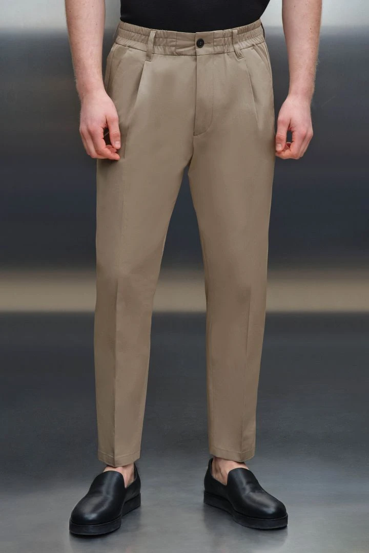 Casual Hose Mit Bundfalte Aus Technischer Baumwolle Braun 3 Casual Hose Mit Bundfalte Aus Technischer Baumwolle Braun