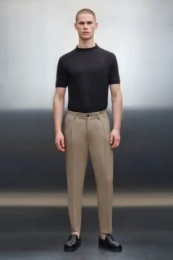 Casual Hose Mit Bundfalte Aus Technischer Baumwolle Braun 10 Casual Hose Mit Bundfalte Aus Technischer Baumwolle Braun -Drykorn Geschäft 10 40 122099 40393 CHASY 1705 02 b1271ab1ce7616f89c8a4d02d60ab09e42073fbd 720x1080