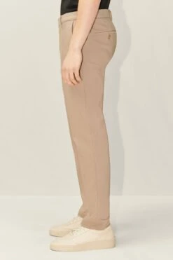 Slim Fit Hose Aus Techno-Stretch Braun 9 Slim Fit Hose Aus Techno-Stretch Braun -Drykorn Geschäft 10 40 122105 40427 SIGHT 1720 04 15eccd4a3b3281ec459d1754bd43e06ee0f62633 720x1080
