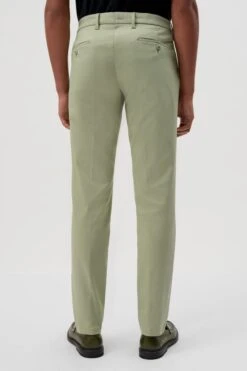 Slim Fit Hose Aus Techno-Stretch Grün -Drykorn Geschäft 10 40 122105 40427 SIGHT 2803 03 e7b4c7ad228a99cd36405aedb03868b426e6655a 720x1080