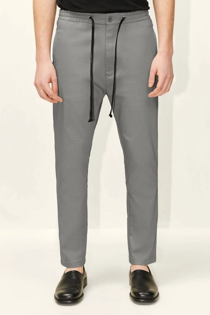 DRYKORN Jogpants Mit Tunnelzug Aus Techno-Stretch Grau 3 DRYKORN Jogpants Mit Tunnelzug Aus Techno-Stretch Grau