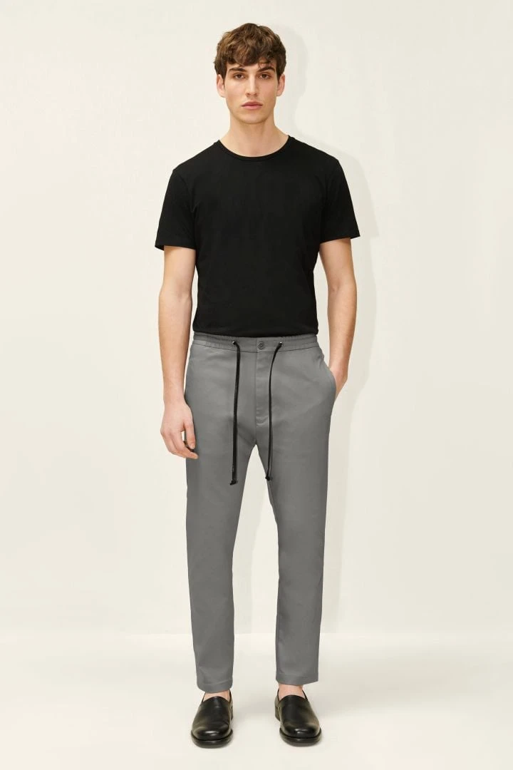 DRYKORN Jogpants Mit Tunnelzug Aus Techno-Stretch Grau 4 DRYKORN Jogpants Mit Tunnelzug Aus Techno-Stretch Grau - Image 2