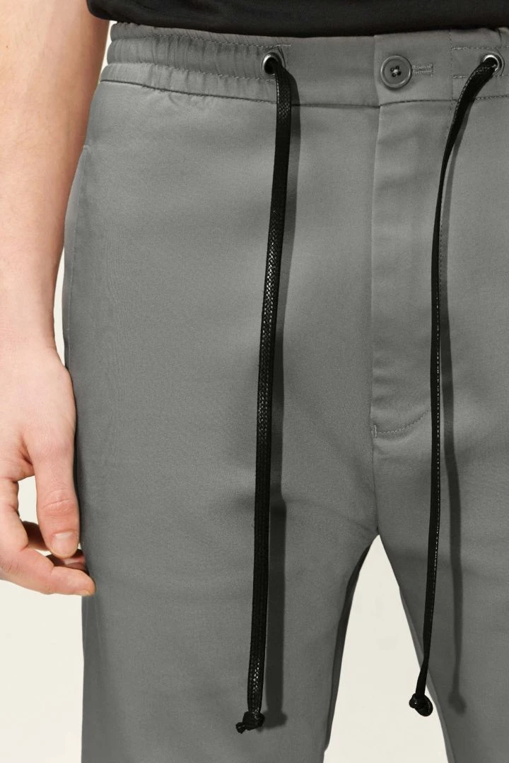 DRYKORN Jogpants Mit Tunnelzug Aus Techno-Stretch Grau 6 DRYKORN Jogpants Mit Tunnelzug Aus Techno-Stretch Grau - Image 4