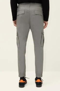 Cargo Pants Aus Techno-Stretch Grau -Drykorn Geschäft 10 40 122105 40635 LIGO 6301 03 be0bfd08fbb370b1d38f771cbaed8429f02b58ce 720x1080