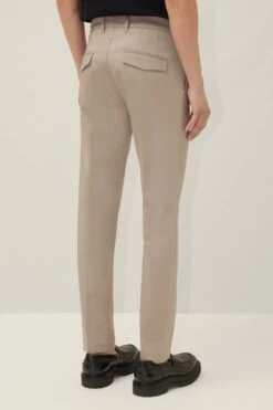 Slim Fit Chino Aus Techno-Stretch Braun 9 Slim Fit Chino Aus Techno-Stretch Braun -Drykorn Geschäft 10 40 122105 40650 KREW 2 1720 03 7dbc1817131569577ce8bf34425e5616af7ae468 720x1080