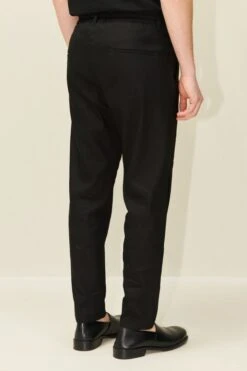 Casual Hose Mit Bundfalte Aus Leinen-Mix Schwarz 10 Casual Hose Mit Bundfalte Aus Leinen-Mix Schwarz -Drykorn Geschäft 10 40 126014 40393 CHASY 1000 03 d8637dfa435b6515b129c9c1bfb13633fd7b0ff4 720x1080