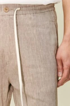 DRYKORN Jogpant Aus Leinen-Mix Braun -Drykorn Geschäft 10 40 126014 40473 JEGER 1705 04 fa7703948ce6969629606174a452608530436fcd 720x1080