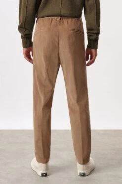 DRYKORN Casual Hose Mit Bundfalte Aus Cord Braun 11 DRYKORN Casual Hose Mit Bundfalte Aus Cord Braun -Drykorn Geschäft 10 40 132018 40393 CHASY 1400 03 0ec14e088c451979b31cec4eba9123bb95e4200e 720x1080