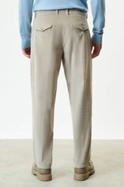 DRYKORN Chino In Regular Fit In Softem Cord Beige -Drykorn Geschäft 10 40 132025 40670 DEVYN 1705 03 68c00d8d445327920f80c6b9a5c92c88d7cc56fc 720x1080