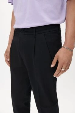 Casual Hose Mit Bundfalte Aus Jersey Schwarz -Drykorn Geschäft 10 40 136019 40393 CHASY 1000 04 9348c100003a30cd0bbc9d2cd6f527a3ccccd1f0 720x1080