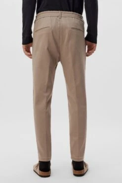 Casual Hose Mit Bundfalte Aus Jersey Braun -Drykorn Geschäft 10 40 136019 40393 CHASY 1705 03 3248ffc4cb2d2cfc02da197ee8527b0119bb93a5 720x1080