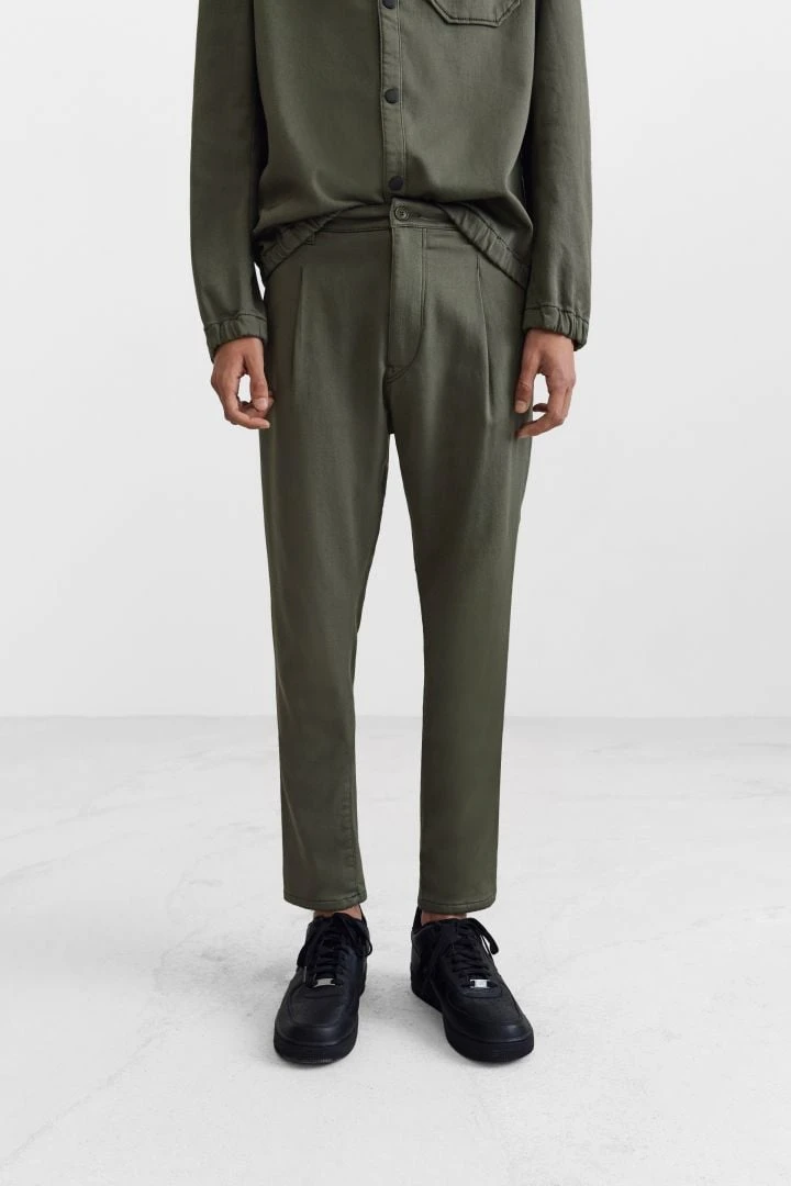 Chino Aus Gewaschenem Jersey Oliv 3 Chino Aus Gewaschenem Jersey Oliv