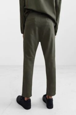 Chino Aus Gewaschenem Jersey Oliv 11 Chino Aus Gewaschenem Jersey Oliv -Drykorn Geschäft 10 40 136019 40583 TAKS 2 2100 03 074e46e0fff14f59d0fe8aa0ec3c0ad4a59015fa 720x1080