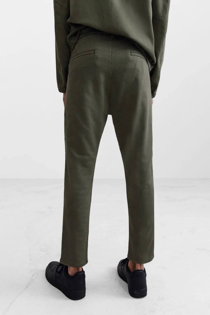 Chino Aus Gewaschenem Jersey Oliv 5 Chino Aus Gewaschenem Jersey Oliv - Image 3