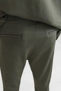 Chino Aus Gewaschenem Jersey Oliv 12 Chino Aus Gewaschenem Jersey Oliv -Drykorn Geschäft 10 40 136019 40583 TAKS 2 2100 04 73bb9c72efdba92559abbefabab4ff3af65a56e1 720x1080