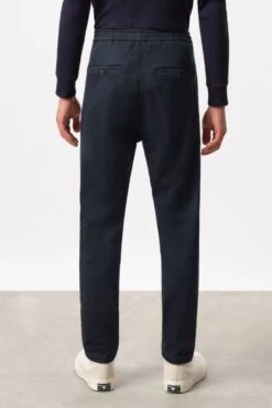 DRYKORN Jogpants Mit Tunnelzug In Baumwoll-Jersey Blau -Drykorn Geschäft 10 40 136096 40473 JEGER 3000 03 133d3d6a0def048cadaf1ad66b987abdc4264584 720x1080