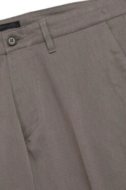 DRYKORN Schmale Konfektionierte Baumwollhose Braun -Drykorn Geschäft 10 40 138150 40497 MAD 1700 09 0d259b8b83ca073a8fe5a8ad4497dadea75a8632 720x1080