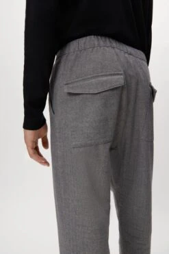 Jogpants In Cotton-Mix Grau -Drykorn Geschäft 10 40 138190 40544 TROP 6312 04 c3ac552dd551496801f1460289d78114eb3cf043 720x1080