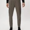 Cargopants Mit Raffsaum Beige -Drykorn Geschäft 10 40 138217 40635 LIGO 1705 01 91da72b58d531985c2e977ee99ba24c2158e9ae1 720x1080