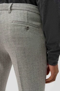 DRYKORN Slim Fit Hose Aus Baumwoll-Viskose-Mix Mit Struktur Grau 13 DRYKORN Slim Fit Hose Aus Baumwoll-Viskose-Mix Mit Struktur Grau -Drykorn Geschäft 10 40 138271 40427 SIGHT 6601 05 53833f3164c5d8c93c82aa9912b9a82d67c71175 720x1080