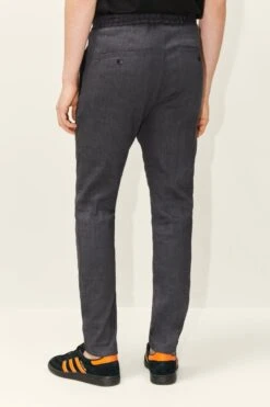 DRYKORN Jogpants Aus Leinen-Mix Grau -Drykorn Geschäft 10 40 138280 40473 JEGER 6100 03 7fb7969213face4ed201fe7f354d081ea67a98b2 720x1080
