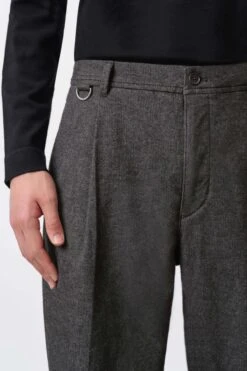 DRYKORN Chino In Regular Fit In Baumwoll-Mix Mit Herringbone Optik Grau -Drykorn Geschäft 10 40 138294 40670 DEVYN 6203 04 0289ddf47522f1f420c003b1202846ed65865799 720x1080