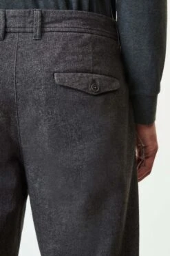 DRYKORN Chino In Regular Fit In Baumwoll-Mix Mit Herringbone Optik Grau -Drykorn Geschäft 10 40 138294 40670 DEVYN 6203 05 f7f0cf633bc755701fb2659dacc7b34ea9410a04 720x1080