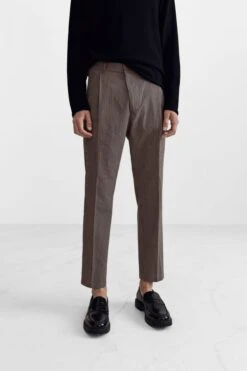 Konfektionierte Seersucker Bundfaltenhose Braun