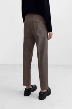 Konfektionierte Seersucker Bundfaltenhose Braun -Drykorn Geschäft 10 40 142050 40600 JOAH 1202 03 b82746d31ba8f2e79a59fddd6fa8d2915996adeb 720x1080