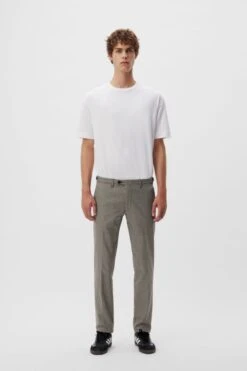 Chino Mit Mikrodessinierung Grau -Drykorn Geschäft 10 40 146120 40275 KILL 6610 02 2f4da79bd14b5895ec50988af80578ee49ddc782 720x1080