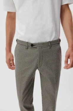 Chino Mit Mikrodessinierung Grau -Drykorn Geschäft 10 40 146120 40275 KILL 6610 04 1a6f56074f054c2989081d5ae9b7466de1597a87 720x1080