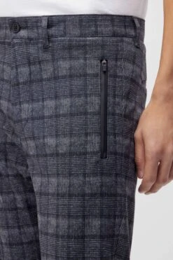 Karierte Slim Fit Hose Blau -Drykorn Geschäft 10 40 146365 40602 PAID 3000 04 d692c54c680cee3daedc4f00a68d49e4f7498186 720x1080