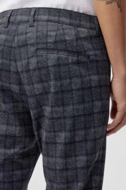 Karierte Slim Fit Hose Blau -Drykorn Geschäft 10 40 146365 40602 PAID 3000 05 2f512f904ebbe317517feaa4159e8e782f07ba0a 720x1080