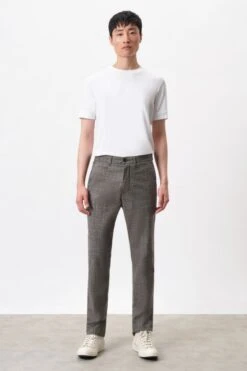 DRYKORN Slim Fit Chino In Softem Baumwoll-Mix Braun -Drykorn Geschäft 10 40 146432 40650 KREW 2 1108 02 4b8e4603f2096c68617f27a237250f612cca7fc4 720x1080