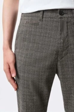 DRYKORN Slim Fit Chino In Softem Baumwoll-Mix Braun -Drykorn Geschäft 10 40 146432 40650 KREW 2 1108 04 be6525df701923f189bb4243f577e617f4d51d5d 720x1080