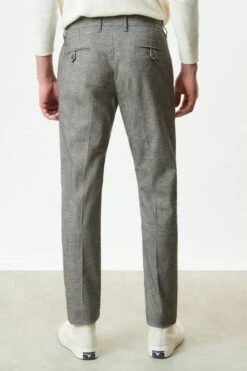 DRYKORN Klassische Chino In Softem Baumwoll-Mix Grau -Drykorn Geschäft 10 40 146435 40497 MAD 6203 03 30d919ee3f08b0bbc6157efa573c93f4c4f9a052 720x1080