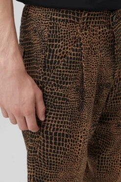 Animal Jacquard Bundfaltenhose Braun -Drykorn Geschäft 10 40 150147 40600 JOAH 1206 04 71ed709728dd6072bafc0a6209b7bafd0b0b7f37 720x1080