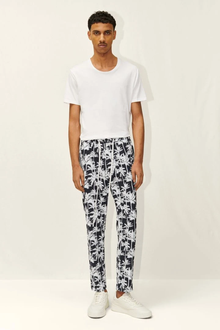 DRYKORN Jogpants Mit Palmen-Print Blau 4 DRYKORN Jogpants Mit Palmen-Print Blau - Image 2